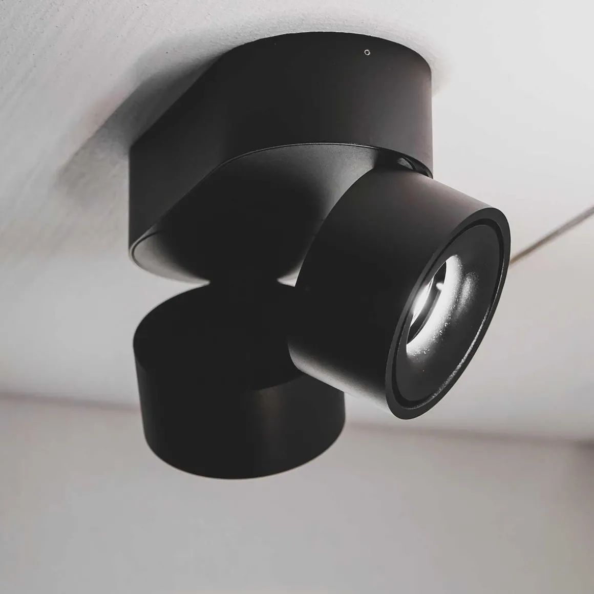 Aim Spot Double Tak/Veggspot 2x13W dimbar 2700k - Svart