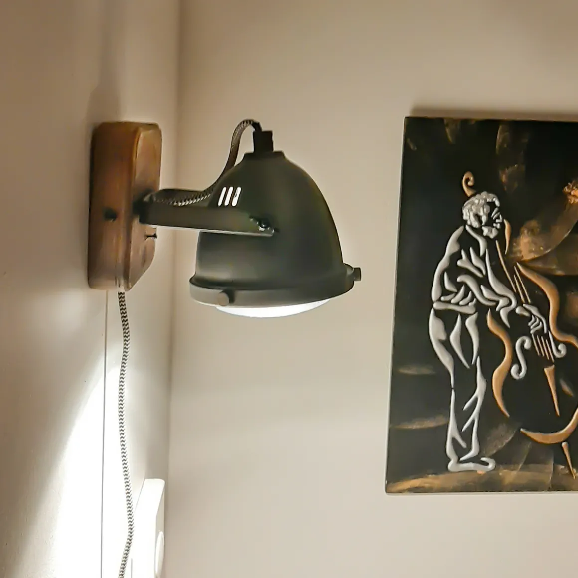 Alaska vegglampe metall/tre