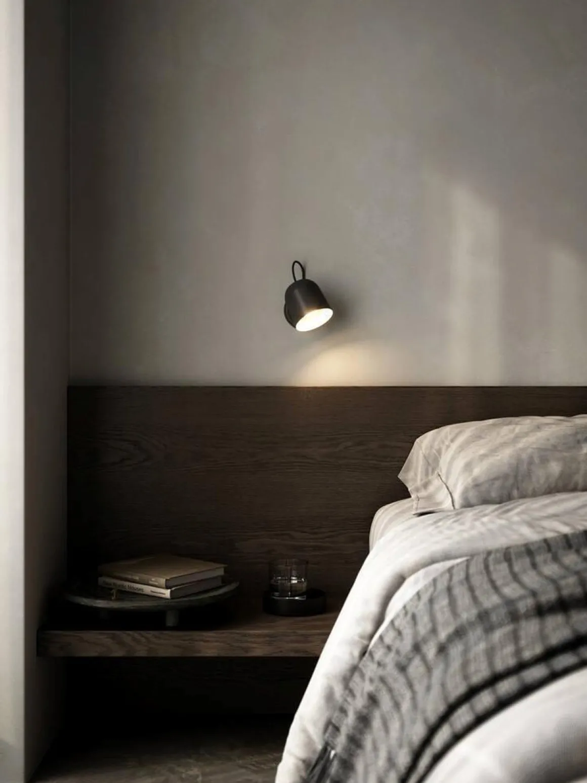 Angle vegglampe med USB - Svart