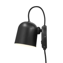 Angle vegglampe med USB - Svart