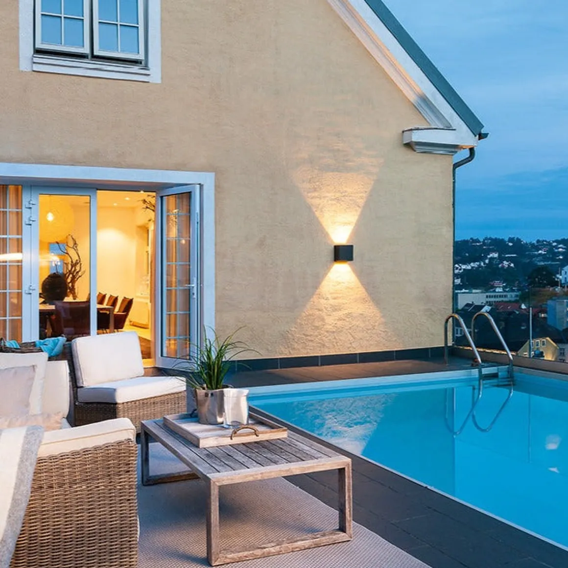 Artes Midi vegglampe opp/ned utendørs 32W 2700K Dimbar