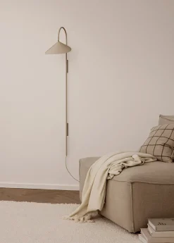 Arum vegglampe lang swing - cashmere