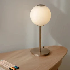 Audrey bordlampe med USB-C