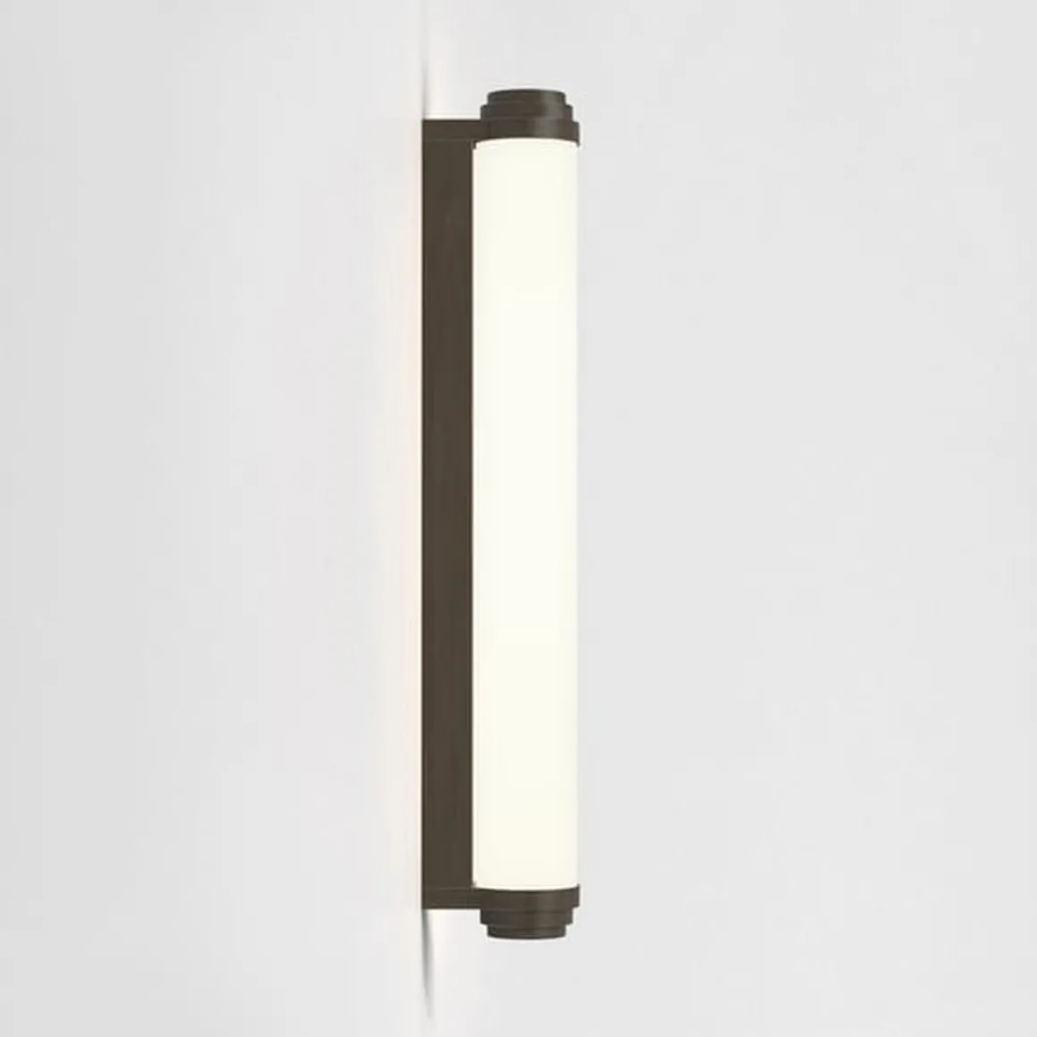 Burlington 600 vegglampe for baderom 14,3W 2700 Kelvin IP44