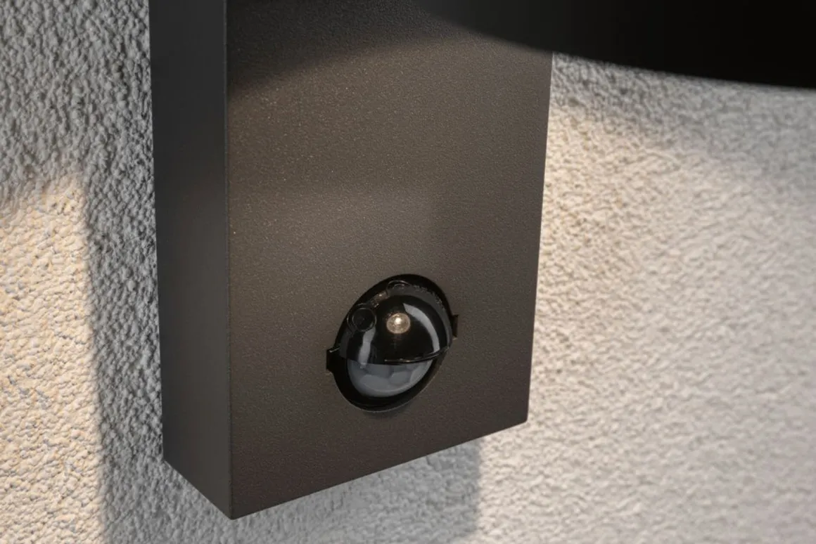 Capea vegglampe utendørs IP44 6W 3000 Kelvin - Sensor