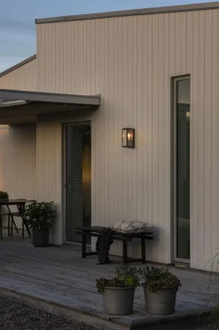 Carpi vegglampe utendørs IP44 - Svart/Klart glass