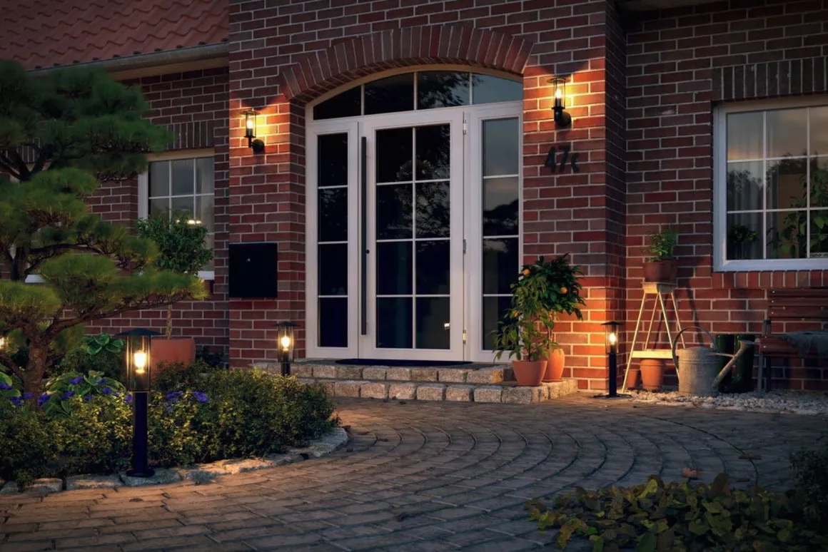 Classic vegglampe opp utendørs IP44