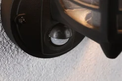 Classic vegglampe opp utendørs IP44 - Med bevegelsessensor