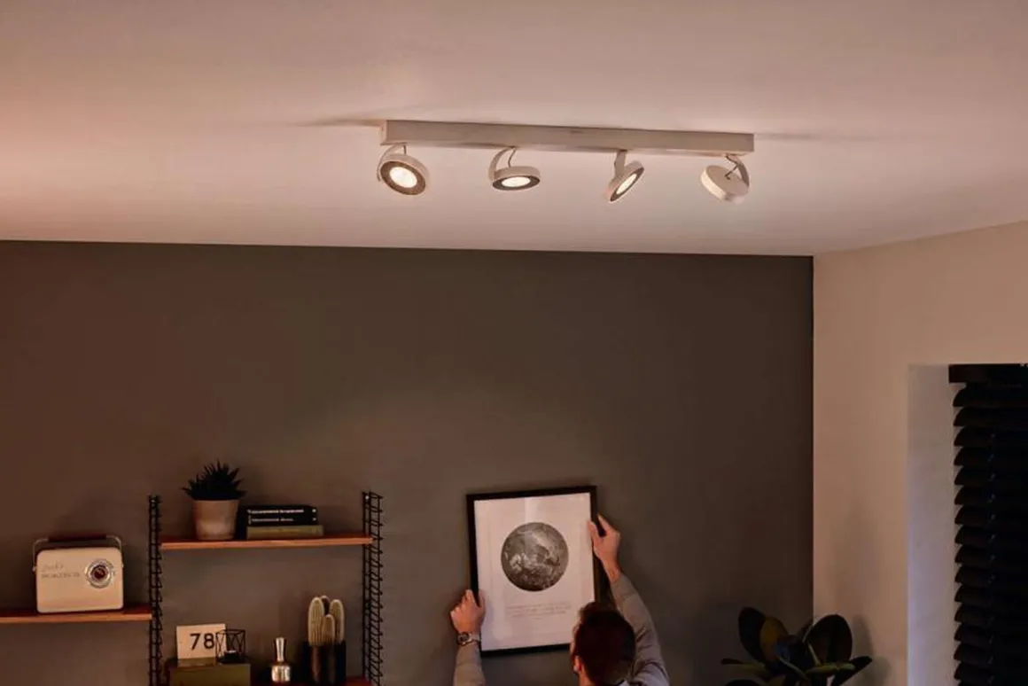 Clockwork myLiving spotskinne hvit warm glow