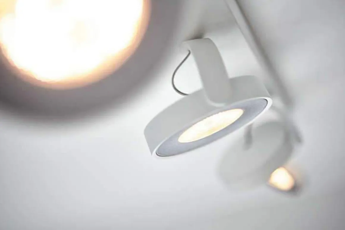 Clockwork myLiving spotskinne hvit warm glow