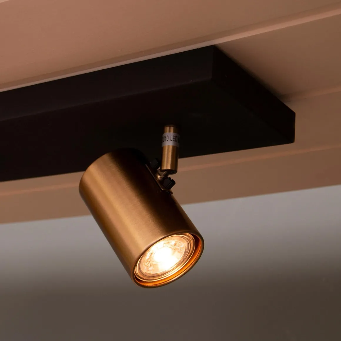 Cuba spotrekke med 4 lys - Svart/Messing