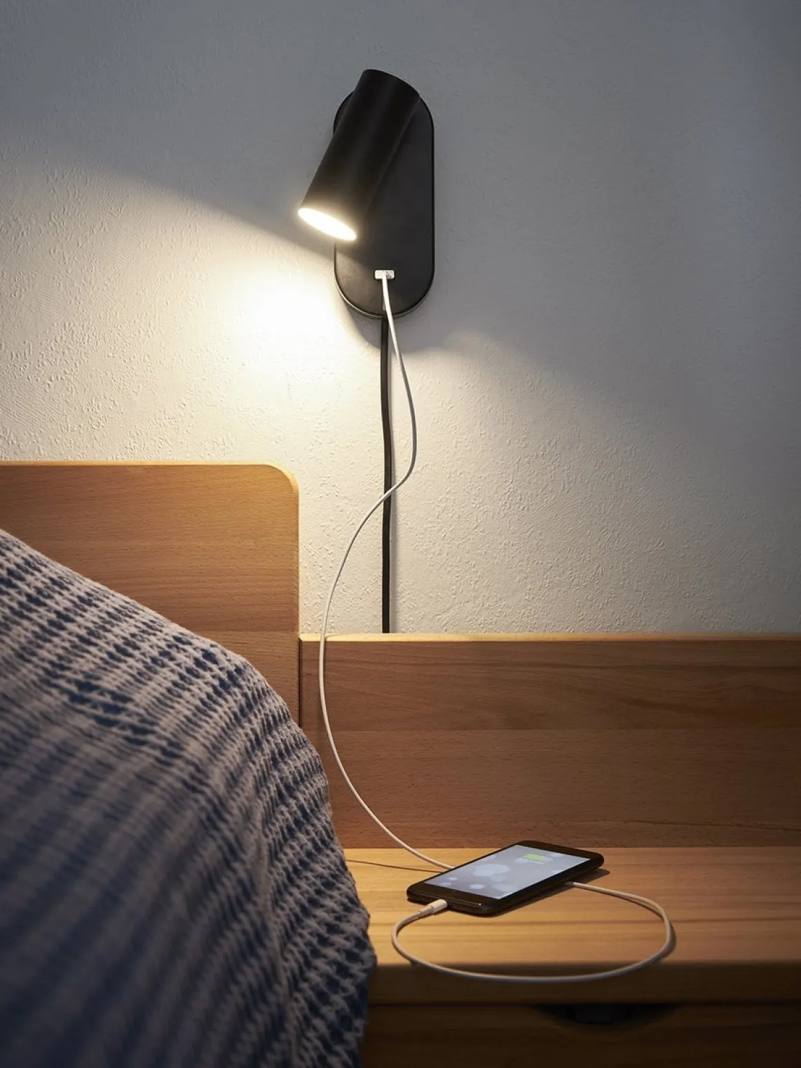 Ego vegglampe dimbar m/ USB - Svart