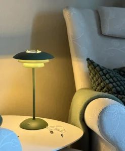 Epsilon oppladbar bordlampe