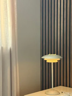 Epsilon oppladbar bordlampe