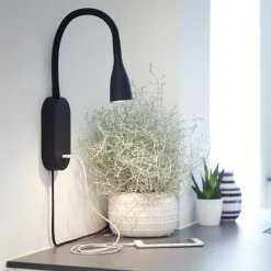 Eye vegglampe 5 watt dimbar m/ USB - Svart