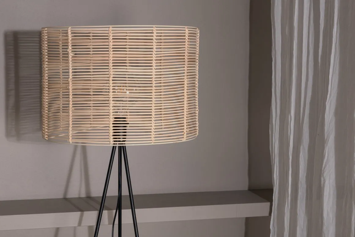 Fence gulvlampe 160 cm - Svart/Naturfarget