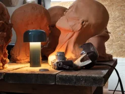 Flos Bellhop oppladbar bordlampe