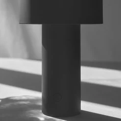 Flos Bellhop oppladbar bordlampe