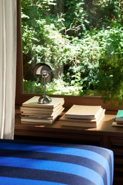 Flowerpot VP9 bærbar bordlampe