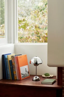 Flowerpot VP9 bærbar bordlampe