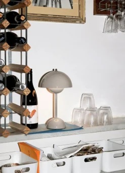 Flowerpot VP9 bærbar bordlampe
