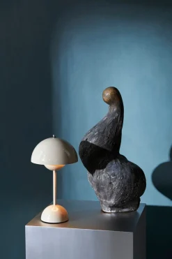 Flowerpot VP9 bærbar bordlampe