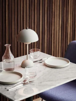 Flowerpot VP9 bærbar bordlampe