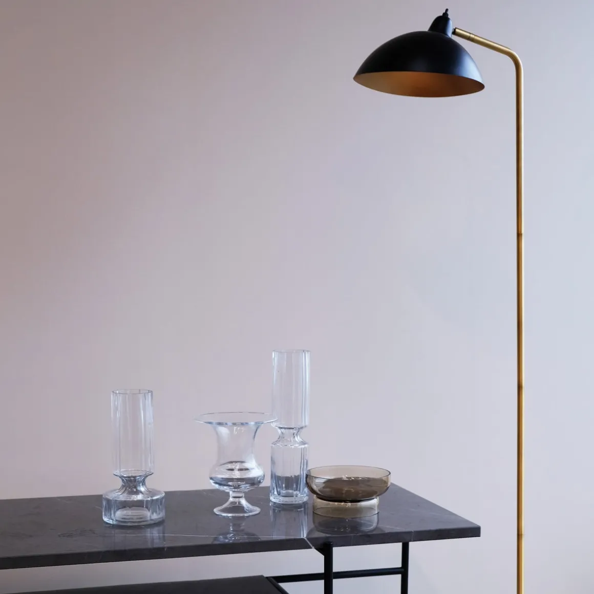 Futura gulvlampe - Messing/Svart