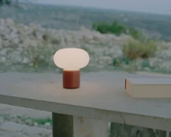 Karl-Johan bærbar bordlampe - Rød