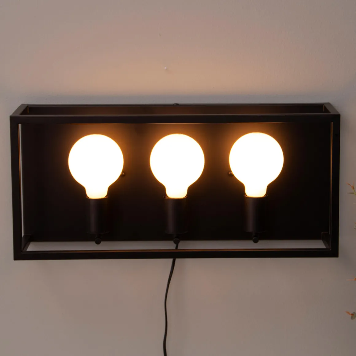 Lisboa vegglampe trippel - Svart/Messing