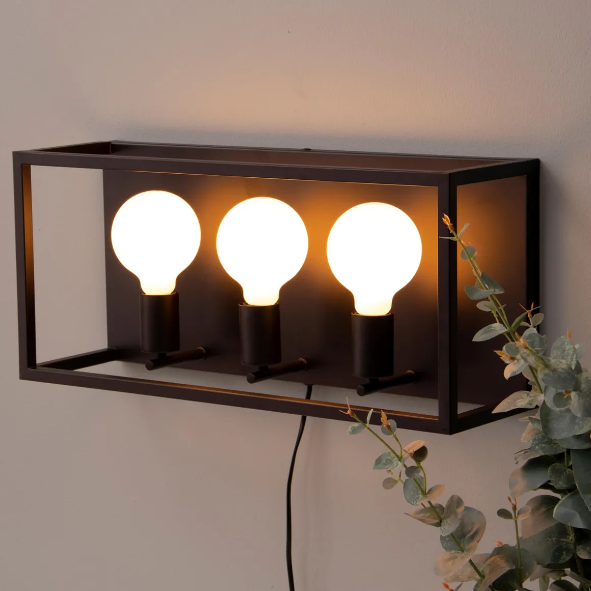 Lisboa vegglampe trippel - Svart/Messing