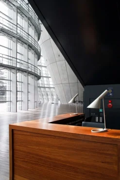 Louis Poulsen AJ bordlampe