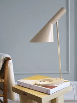 Louis Poulsen AJ bordlampe