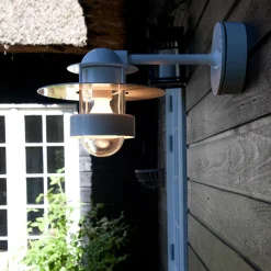 Louis Poulsen Albertslund utendørs vegglampe kort