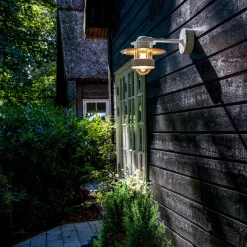 Louis Poulsen Albertslund utendørs vegglampe kort