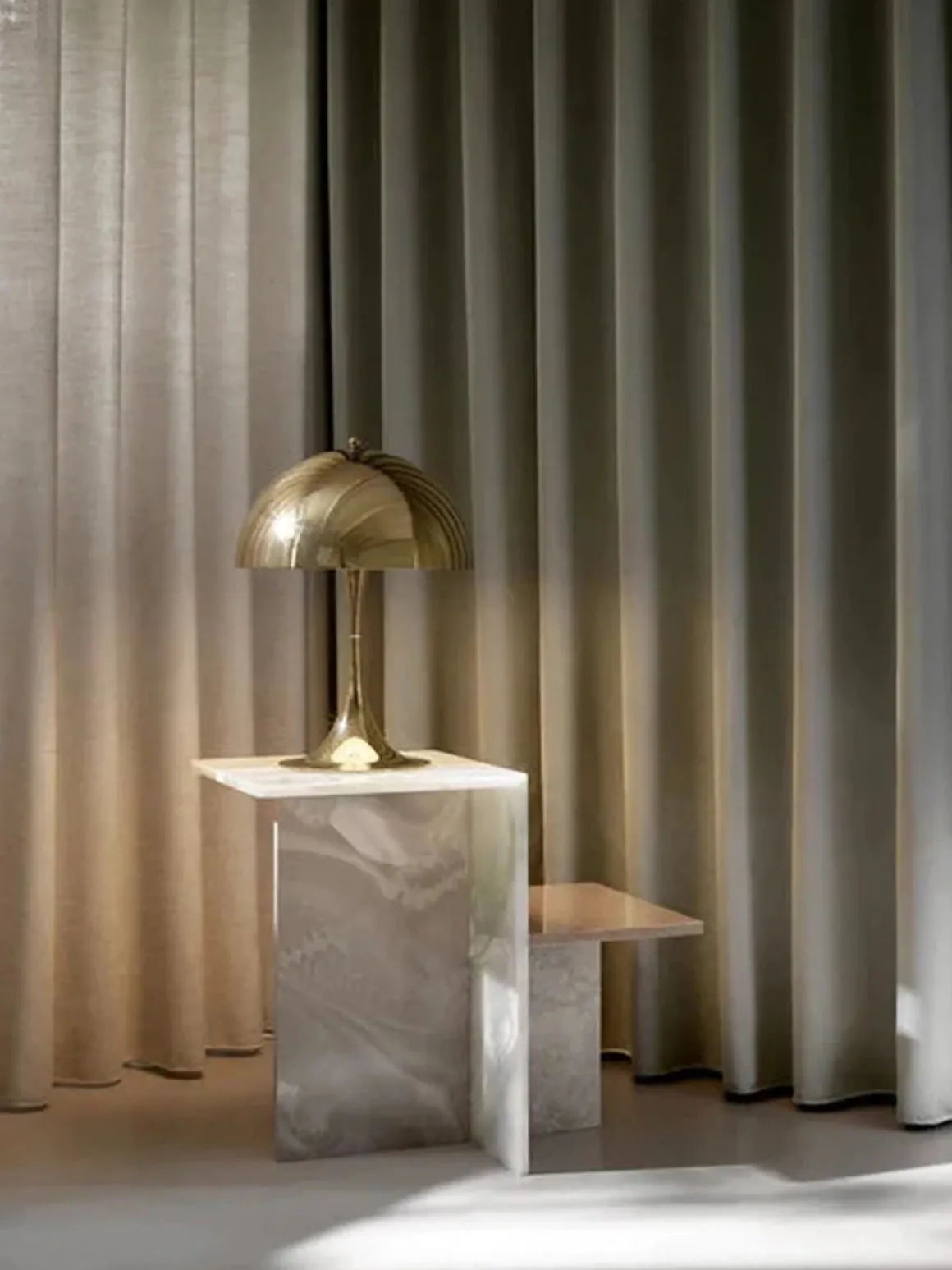 Louis Poulsen Panthella 320 bordlampe