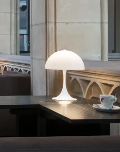 Louis Poulsen Panthella 250 bordlampe