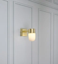 Menton vegglampe IP44 - Messing/opalhvit - Messing / Opal