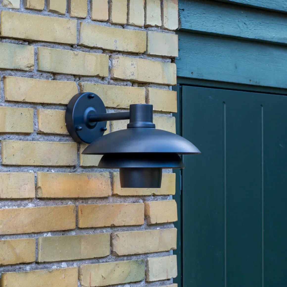 Morph D24 utendørs vegglampe IP44