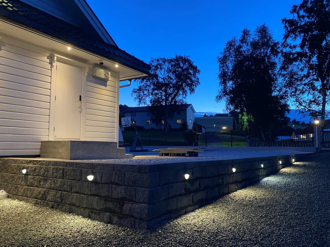 Nerine 140 vegglampe utensdørs 3,2W coloure switch 3000/4000K IP65 - Antrasitt grå