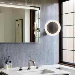 Nimi rundt sminkespeil med lys