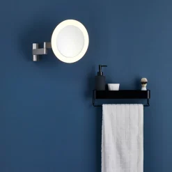 Nimi rundt sminkespeil med lys