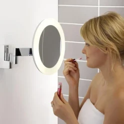 Nimi rundt sminkespeil med lys