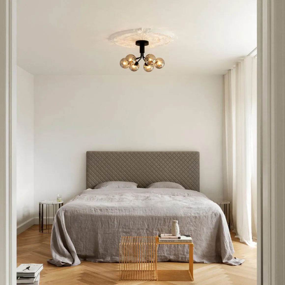 Nuura Apiales 6 taklampe - satengsort / optic røyket glass