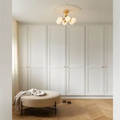 Nuura Apiales 6 taklampe børstet messing / opal glass