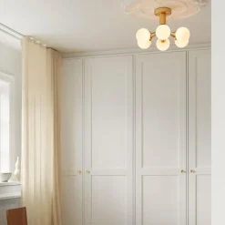 Nuura Apiales 6 taklampe børstet messing / opal glass