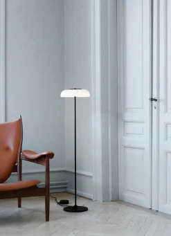 Nuura Blossi gulvlampe svart