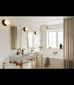 Nuura Liila 1 vegglampe/taklampe - medium - svart / opal glass