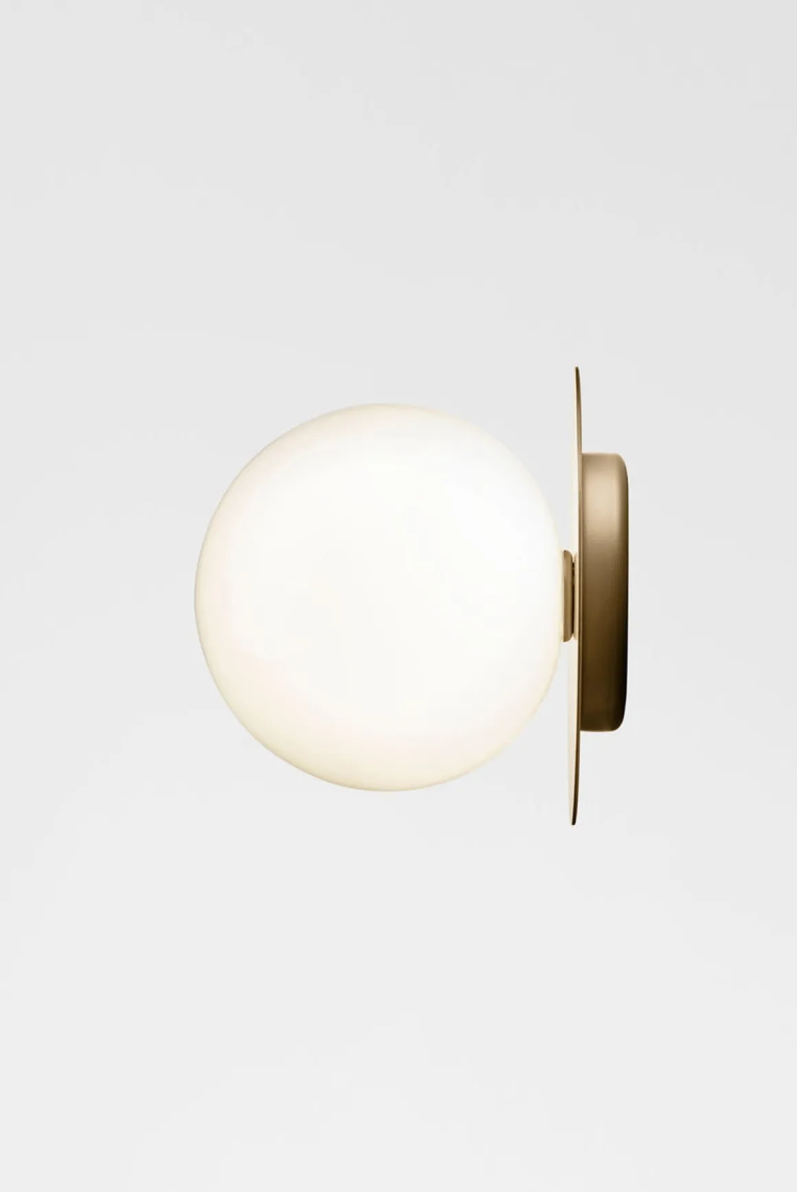 Nuura Liila 1 vegglampe/taklampe - small - nordic gold / opal