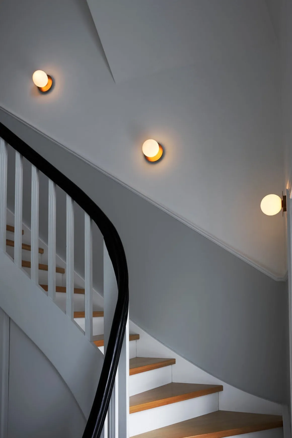 Nuura Liila 1 vegglampe/taklampe - medium - nordic gold / opal